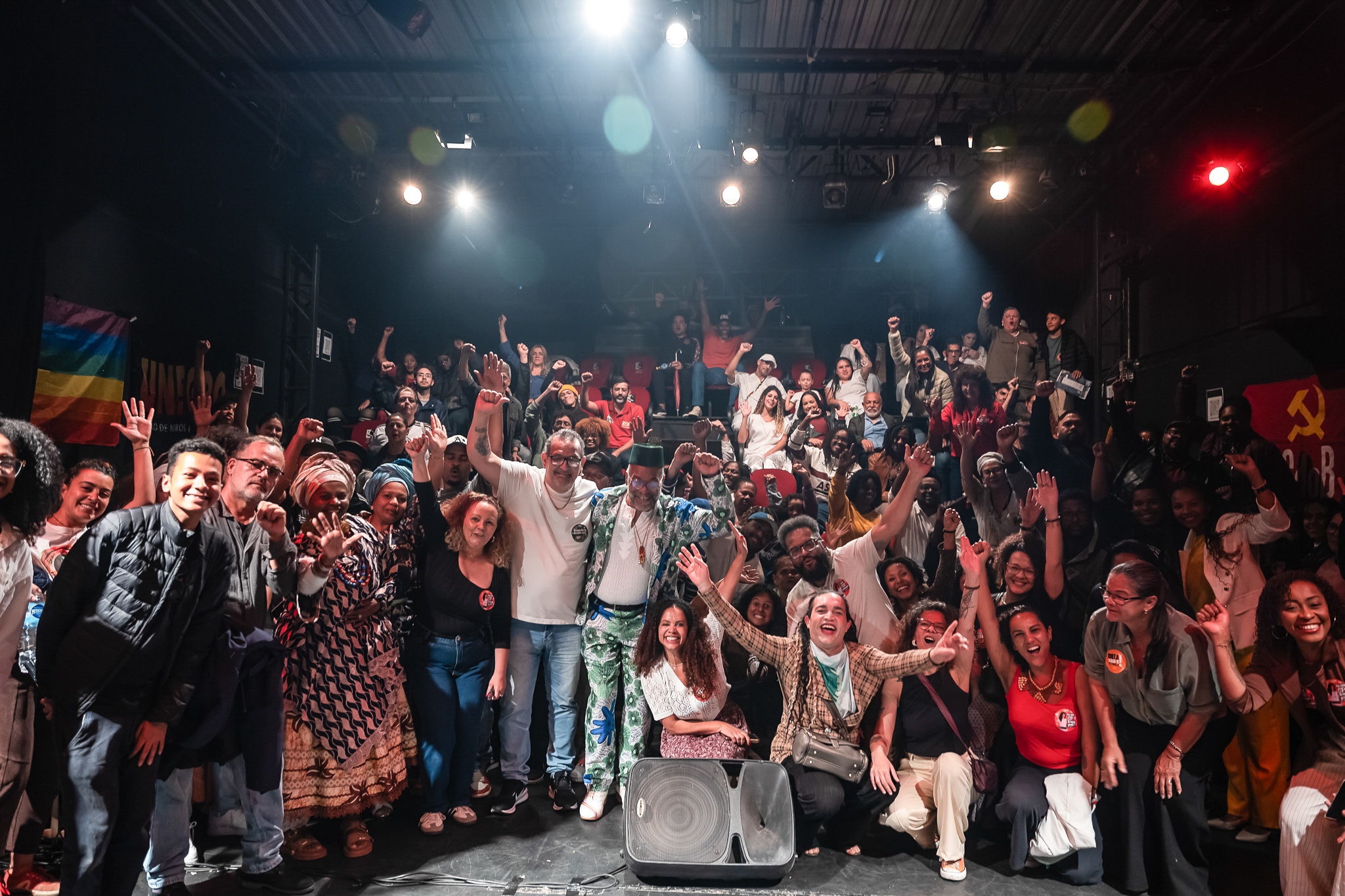 Professora Najara Costa com artistas da cultura periférica em Taboão da Serra