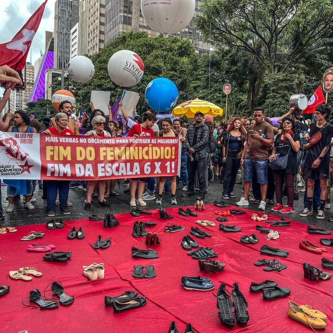 Registro de encontro com mulheres e lideranças comunitárias